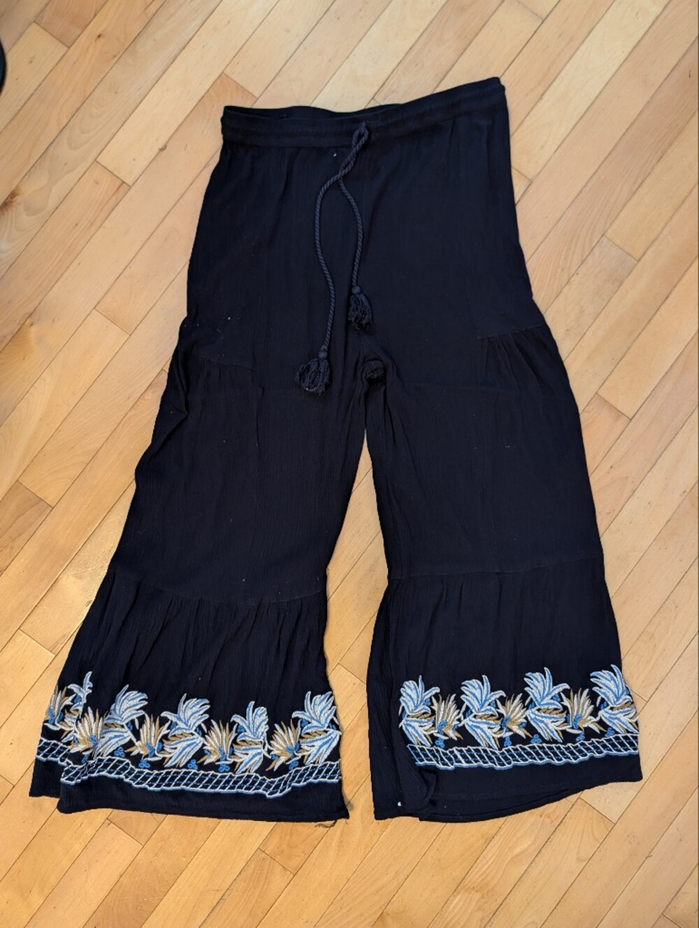 Embroidered Capris